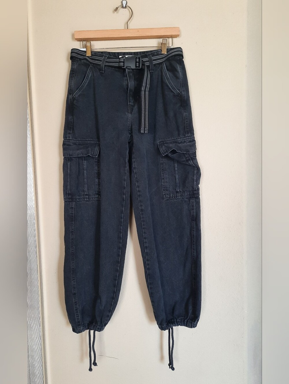 Levis Baggy Casual Black Cargo Jogger Jeans for Men - Belted Waist